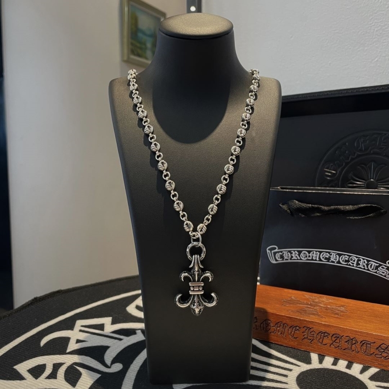 Ch**me He**ts necklaces